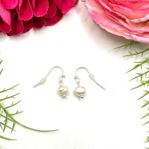 NEW⚜️Dainty Freshwater Pearl Drop Earrings